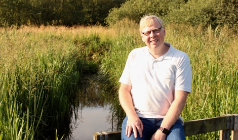 Jan Pedersen ved Holme Å (foto: Jesper Kirkbak).
